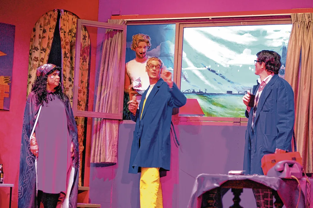 Hilarisch toneelstuk ‘Wat ’n drama’ zorgt voor volle zaal en staande ovatie